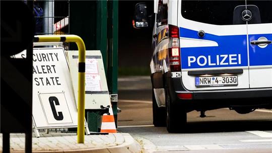 Wegen einer möglichen Bedrohung wurden alle Mitarbeiter, die nicht für den Einsatz benötigt werden, vom Nato-Stützpunkt in Geilenkirchen nach Hause geschickt.