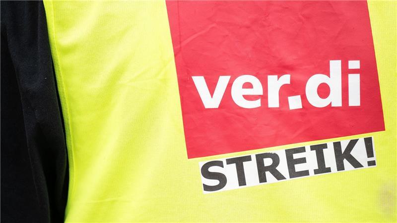 Wegen eines Aufrufs zum Warnstreik bei der Telekom könnte es am Donnerstag zu Einschränkungen für Kunden kommen. (Symbolbild)
