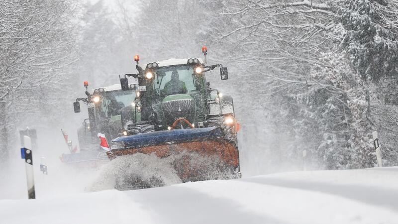 Wegen eines Streikaufrufs in den 22 Straßenmeistereien des Landes kann es zu einem teils stark eingeschränkten Winterdienst auf den Landes- und Bundesstraßen sowie auf Kreisstraßen kommen.(Archivbild)