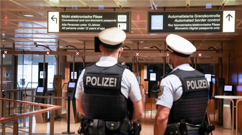 Wegen hohen Schulden an den Staat konnte ein Mann nicht nach Istanbul fliegen. (Symbolbild)