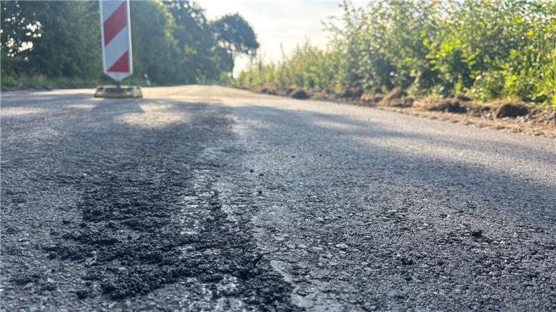 Sanierung am Hagener Weg gestoppt - Firma muss in Dollern nachbessern Wegen qualitativer Mängel muss der erste Sanierungsabschnitt erneut asphaltiert werden.