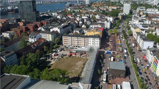 Wegen unhaltbarer Zustände haben die Behörden zwei Wohnunterkünfte an der Hamburger Reeperbahn mit sofortiger Wirkung geschlossen. (Archivbild)