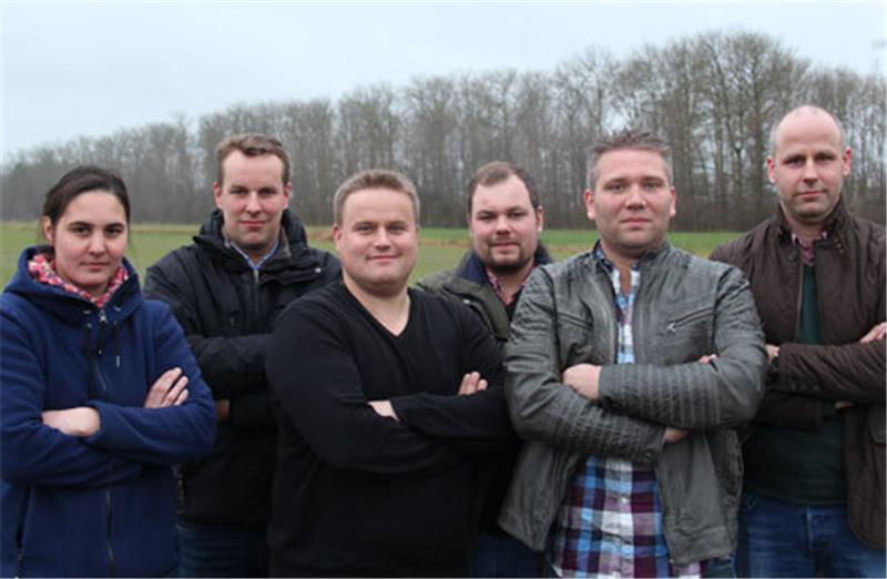 Wehren sich im Namen der Landwirtschaft gegen die Schuldzuweisungen: Nordkehdinger Landwirte setzen darauf, dass der Adlerschütze gefasst wird.