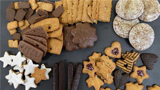 Weihnachtsgebäck kann mit dem krebserregenden Schadstoff Acrylamid belastet sein (Symbolbild).
