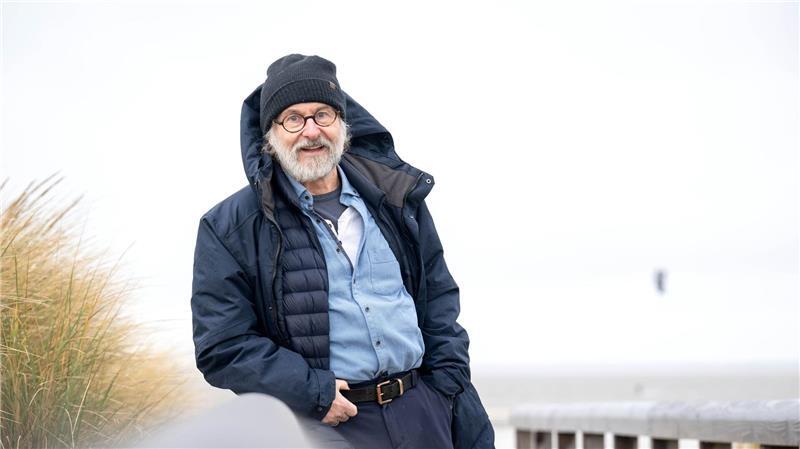 Weihnachtsmärkte haben eine magische Anziehungskraft auf ihn, sagt Bestsellerautor Klaus-Peter Wolf. (Archivbild)