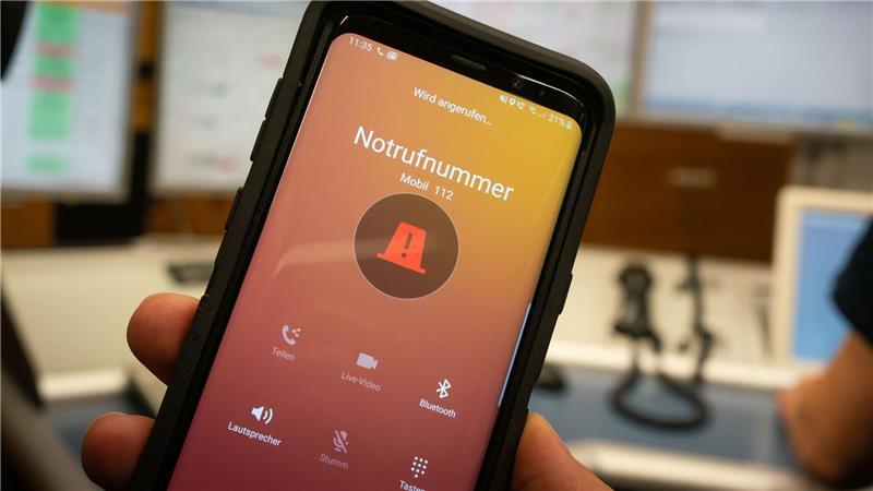 Weil am anderen Ende der Leitung niemand reagierte, musste von einem echten Unfall ausgegangen werden.