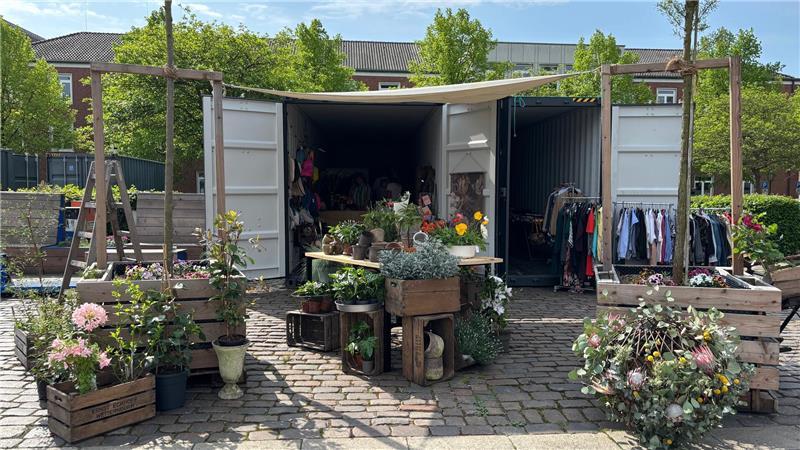 Weil die Eröffnung in der Hökerstraße von der Stadt Stade ausgebremst wurde, öffnete Caro Flowers jetzt als Pop-up-Shop auf dem Ankerplatz.