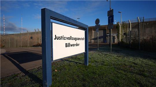 Weil die Hamburger Gefängnisse voll sind, sollen Häftlinge aus der JVA Billwerder vorübergehend in Mecklenburg-Vorpommern unterkommen. (Archivbild) 
