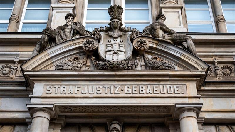 Weil er im Streit in einer Kleingartenanlage einen Bekannten mit einem Messer tödlich verletzt hatte, musste ein 42-jähriger Deutscher für fünf Jahre und acht Monate ins Gefängnis. Das BGH hat das Urteil nun aufgehoben. (Symbolfoto)