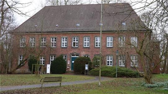 Weil er ohne Führerschein am Steuer saß, ist ein 41 Jahre alter Reichsbürger am Amtsgericht Otterndorf verurteilt worden.