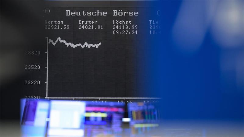 Weil es bei der gesetzlichen Rente eng wird, sollen die Menschen selbst über die Börse fürs Alter vorsorgen. (Symbolbild)