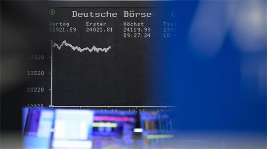 Weil es bei der gesetzlichen Rente eng wird, sollen die Menschen selbst über die Börse fürs Alter vorsorgen. (Symbolbild)