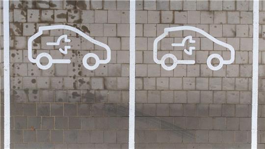 Weil es in China und den USA schlecht lief, sind die weltweiten Elektroautoneuzulassungen im ersten Quartal gesunken. (Symbolbild)