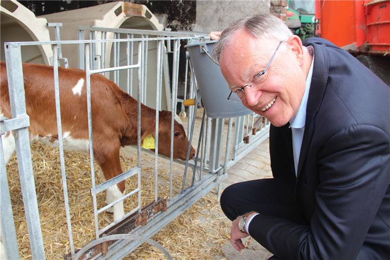 Weil machte bei seiner Tour auf dem Hof der Jithofer Käserei in Bargstedt halt. Fotos. Michaelis