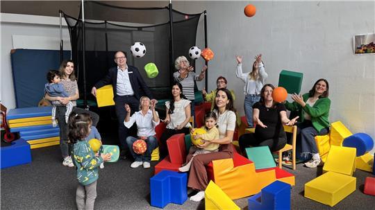 Weil sich hier insgesamt 15 Ehrenamtliche engagieren, wird die Spielscheune Ottenbeck vier Mal in der Woche zum Treffpunkt für junge Familien.