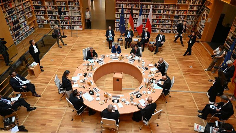 Weimarer Dreieck tagt in der Anna-Amalia-Bibliothek – Außenminister beraten am Tisch