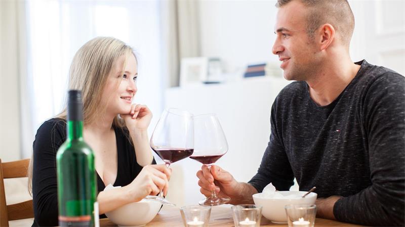 Perfekte Paarungen: Warum ein Rotwein auch zu Fisch passt Wein soll ein Genuss sein.