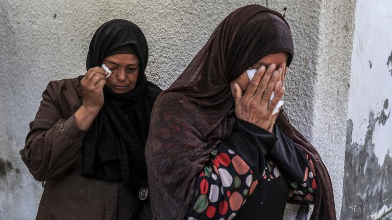 Weinende Frauen in Rafah im Süden des Gazastreifens.