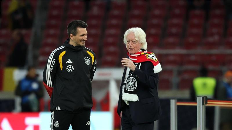 Irres Comeback-Gerücht: Löw verneint Kontakt mit Ghana Weiß von keinen Gesprächen mit Löw: Ghanas Sportdirektor Winfried Schäfer (r). (Archivbild)