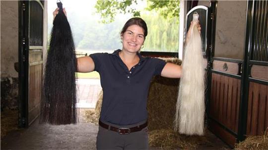 Weiße und schwarze Toupets sind besonders gefragt. Foto: Bonath