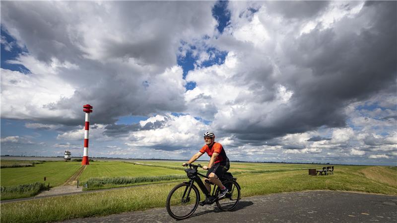 Weite, Elbe und ein kilometerlanger Deich: Immer mehr Touristen finden den Weg nach Kehdingen.