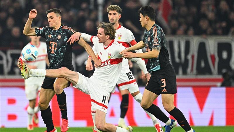 Das Nick-Woltemade-Spiel - „Nichts anfachen“ Weiter Gegner: Nick Woltemade (M) im Einsatz gegen die Bayern in der Rückrunde der vergangenen Saison.