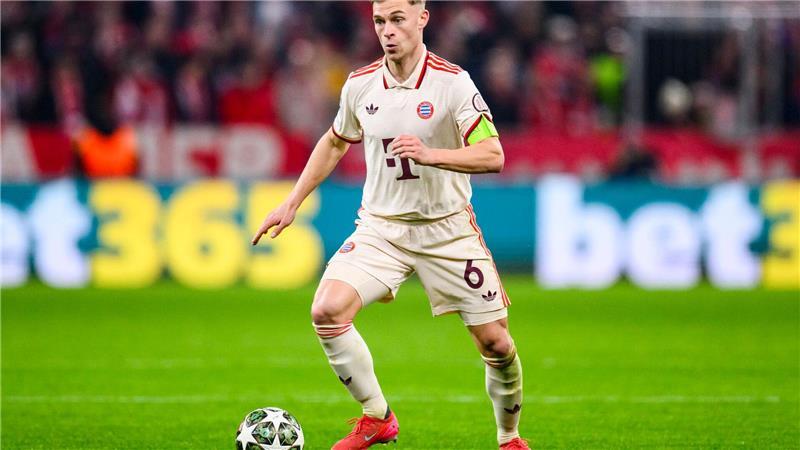 Kimmich verlängert bis 2029: „Hat die DNA des FC Bayern“ Weiter im Bayern-Trikot: Joshua Kimmich.