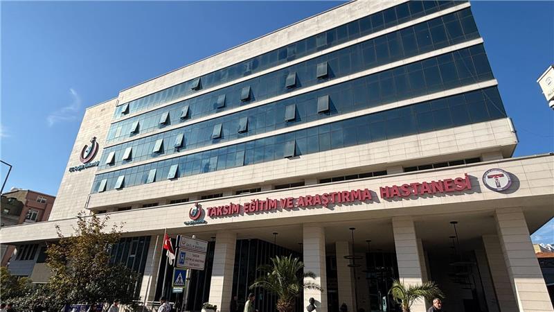 Ermittler rätseln über Istanbul-Fall - Vater in Klinik Weitere Touristen werden mit Vergiftungserscheinungen im Krankenhaus behandelt.