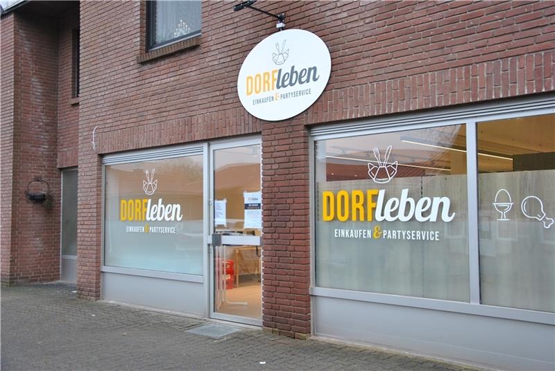 Weithin sichtbar: Im Ladenlokal an der Hauptstraße in Bliedersdorf entsteht zurzeit der Dorfladen „Dorfleben“ .