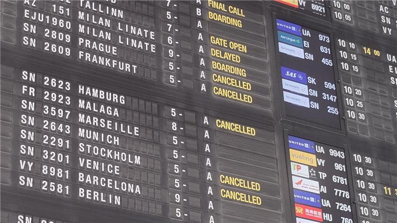 Neue Rechte für Fluggäste - Das soll sich ändern Welche Rechte haben Reisende, wenn der Flug verspätet ist oder ganz gestrichen wird? (Symbolbild)