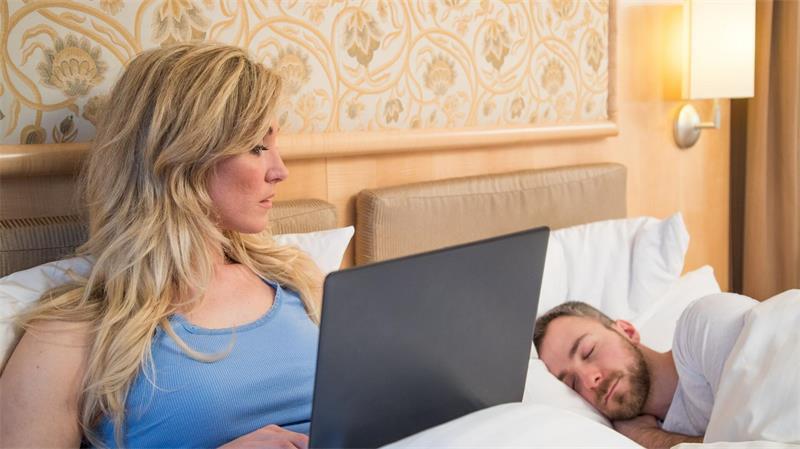 9 Tipps für einen wirklich erholsamen Schlaf Welcher Schlaftyp wir sind, wird durch unsere innere Uhr genetisch festgelegt.