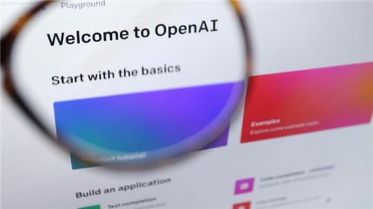 „Welcome to OpenAI“ steht auf der Homepage von ChatGPT. Der Chefforscher der Firma geht.