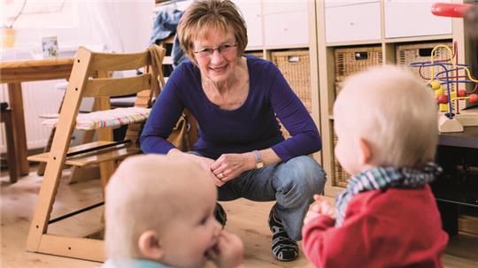 Wellcome-Ehrenamtliche unterstützen Familien mit einem Neugeborenen, indem sie ein- bis zweimal pro Woche die Kinderbetreuung übernehmen.