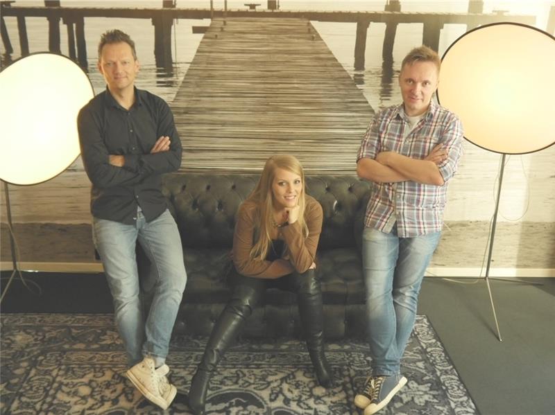 Wellenschlag feat. Kate, das sind Angelo Kellert, Kate van der Weck aus Harsefeld und Michael Konietzko (von links).  Foto Wellenschlag Music
