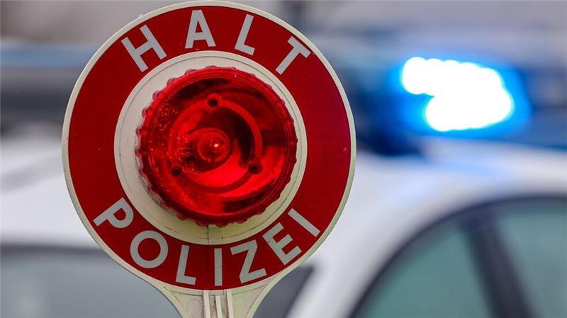 Das ändert sich im März – und wo die Polizei jetzt ganz genau hinschaut Wen die Polizei mit nicht angepassten Versicherungskennzeichen erwischt, der begeht eine Straftat.