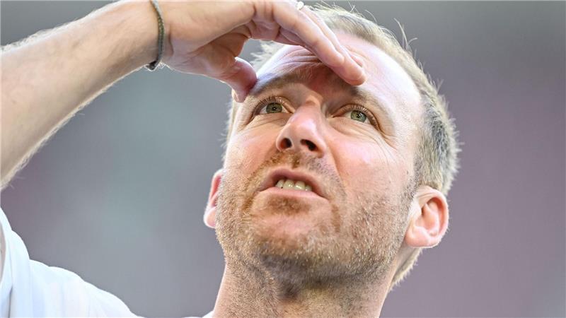 Augsburger Trainer-Suche? Das sagt Interimscoach Baum Wen findet Augsburgs Sportdirektor Weber als neuen Trainer? (Archivbild)
