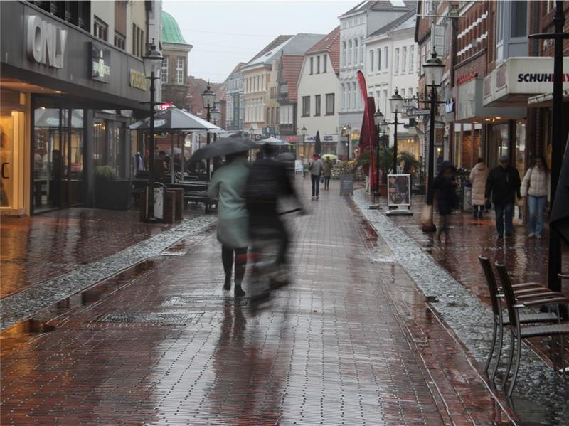 Wenig Leerstände, immer wieder Neueröffnungen: Es sieht gut aus in der Buxtehuder Innenstadt. Doch die Zukunft bringt auch Herausforderungen mit sich. Fotos: Frank