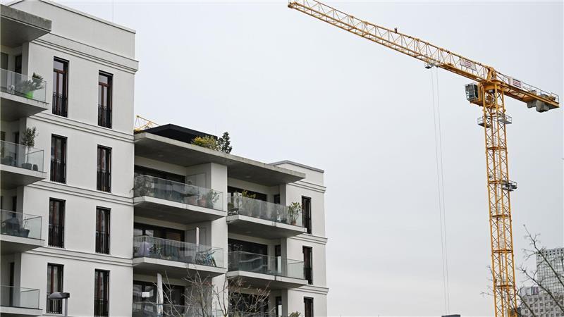 DIW erwartet Wende am Bau – Hoffnung für Wohnungssuchende Wenig Wohnraum, hohe Mieten: Beim stockenden Wohnungsbau ist Besserung in Sicht (Archivbild)