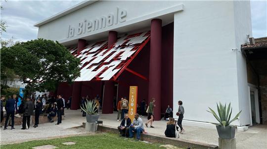 Wenige Tage vor Beginn hat die Kunstbiennale in Venedig keine Jury mehr. (Archivbild)