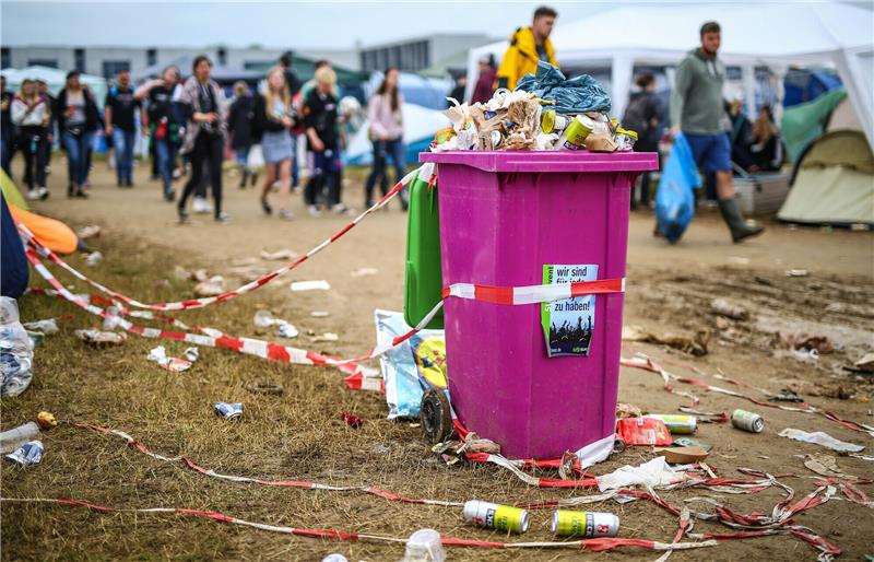 Nachhaltig zum Deichbrand: So vermeiden Sie Müll auf Festivals Weniger Abfall, mehr Nachhaltigkeit: Statt Müll sollten Festivals Erinnerungen hinterlassen. Foto: Christoph Schmidt/dpa/dpa-tmn