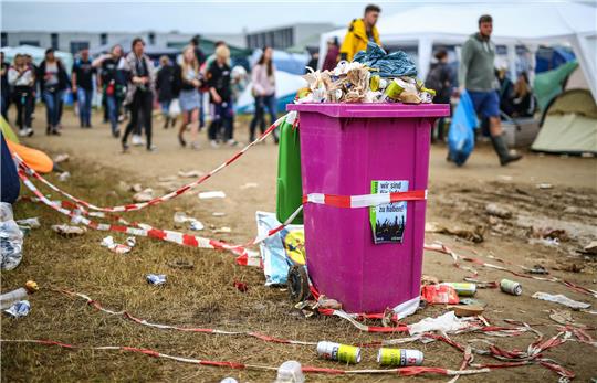 Weniger Abfall, mehr Nachhaltigkeit: Statt Müll sollten Festivals Erinnerungen hinterlassen. Foto: Christoph Schmidt/dpa/dpa-tmn