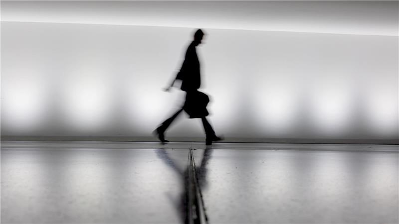 Wenn Angst ein unsichtbarer Begleiter bei der Arbeit ist, sollte man herausfinden, was genau die Stressoren sind, so Expertin Muschalla. 
