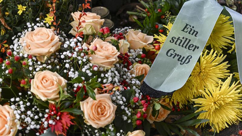 Wenn Menschen ohne bestattungspflichtige Angehörige versterben, finden sie meistens durch eine sogenannte „ordnungsbehördliche Bestattung“ ihre letzte Ruhe.