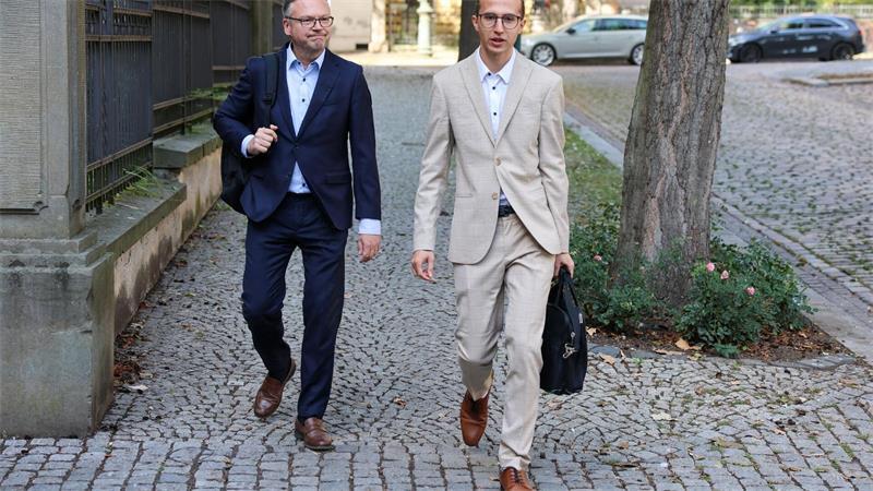Siegmund will im Dezember erster AfD-Ministerpräsident sein Wenn SPD, Linke oder Grüne Positionen aus ihrem Wahlprogramm umsetzen wollten, müssten sie mit dem BSW reden. „Wenn sie das nicht möchten, müssen sie die Gespräche abbrechen“, sagt Co-Landeschef John Lucas Dittrich.