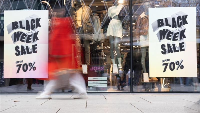 Schnäppchen ohne Ende - Warum uns das stressen kann Wenn alle billig einkaufen, will keiner der Dumme sein, der mehr zahlt. (Archivbild)