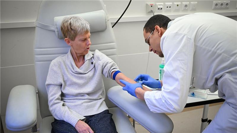 Alzheimer mit 57: Patientin hofft auf neues Medikament Wenn alles gut läuft, dauert die Donanemab-Therapie 18 Monate lang.