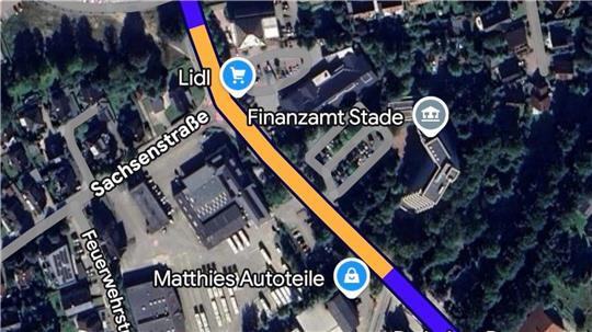 Wenn der Verkehr in der Harburger Straße in Stade stockt, wird das auf Google Maps angezeigt. Eine Vollsperrung wurde kürzlich allerdings nicht angezeigt.