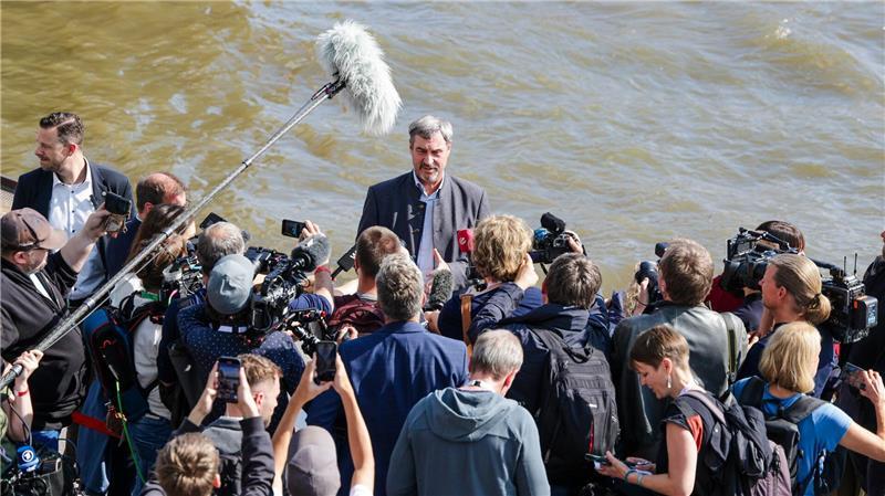 Söder mag lieber Küstennebel als Champagner Wenn der bayerische Ministerpräsident Markus Söder reist, folgt ihm ein Pressetross.