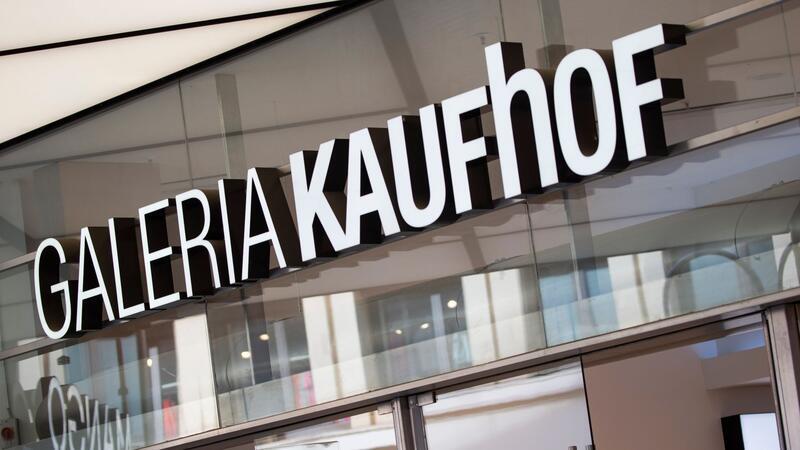 Signa-Holding fällt zusammen – Fünf Milliarden Euro Verbindlichkeiten „Wenn die Signa GmbH ihre finanzielle Unterstützung nicht wie zugesagt leisten kann, muss das Galeria-Management vorbereitet sein“, fordert Verdi.