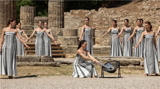 Wenn die Sonne nicht scheint, funktioniert es auch nicht mit der Entzündung des olympischen Feuers unter freiem Himmel. (Archivbild)